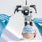 Лечение зубов под микроскопом: открытие новой эпохи в стоматологии